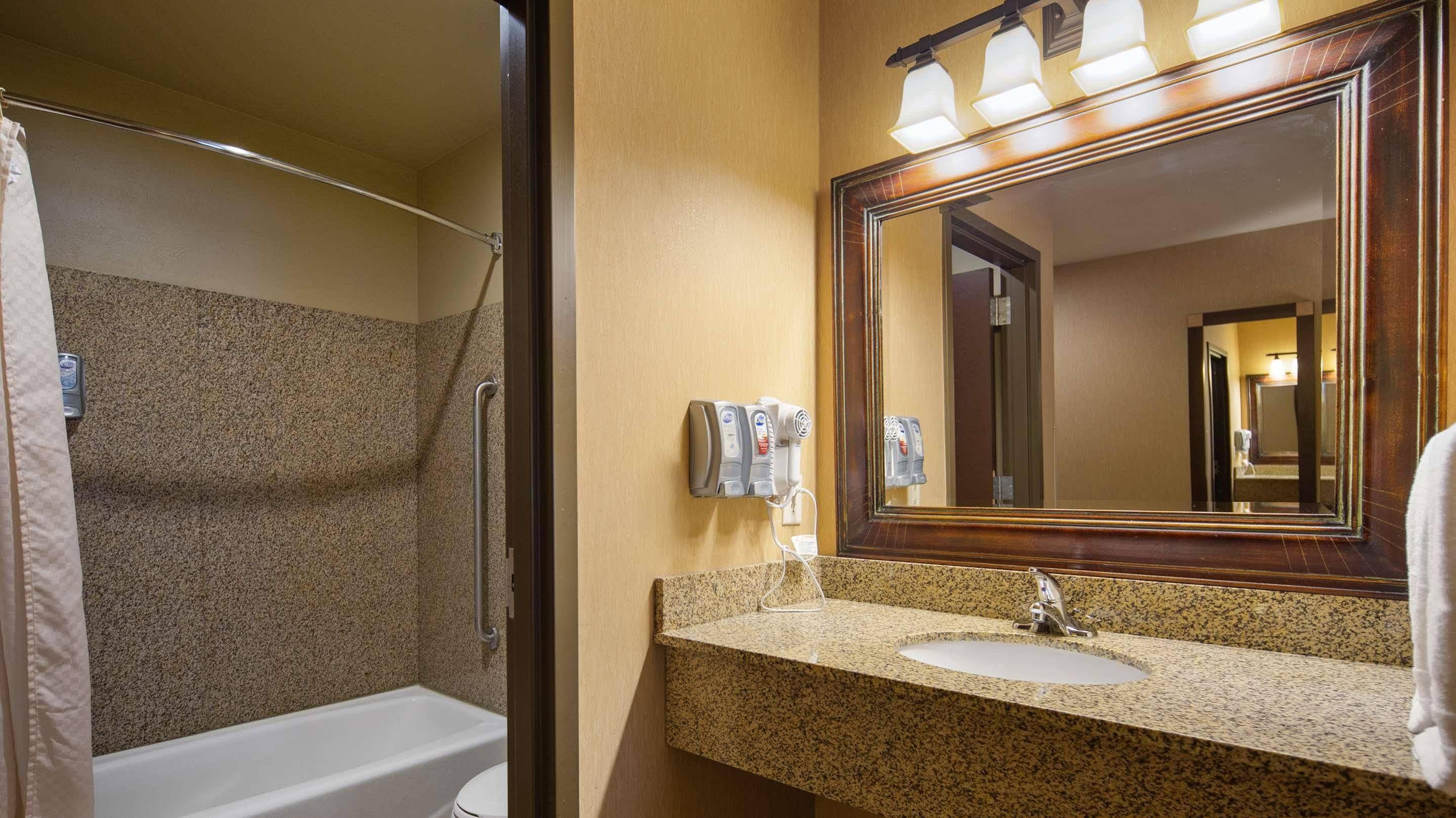 Crandon Inn & Suites Exteriér fotografie