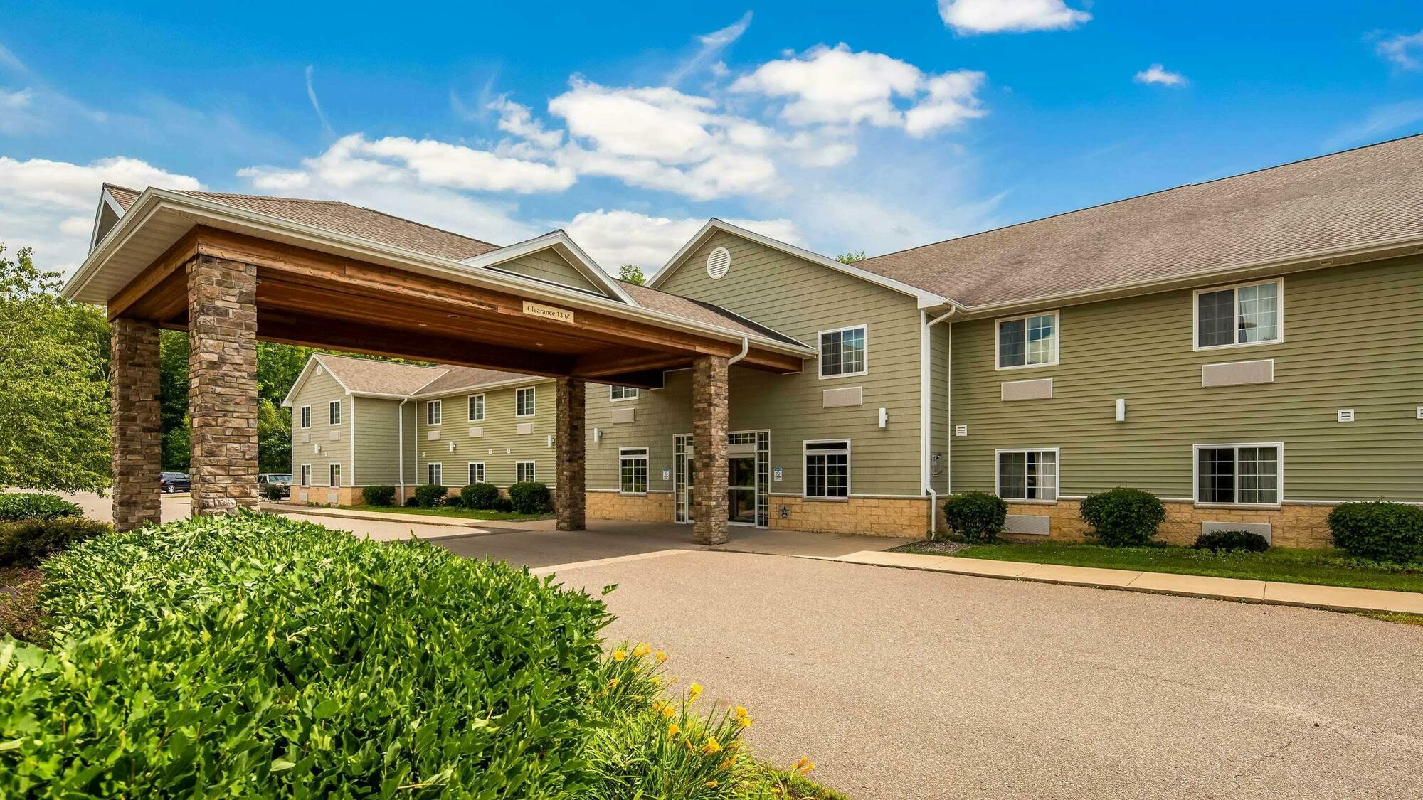 Crandon Inn & Suites Exteriér fotografie